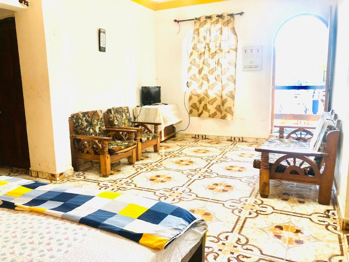 Blue Waves Guest House Calangute Buitenkant foto