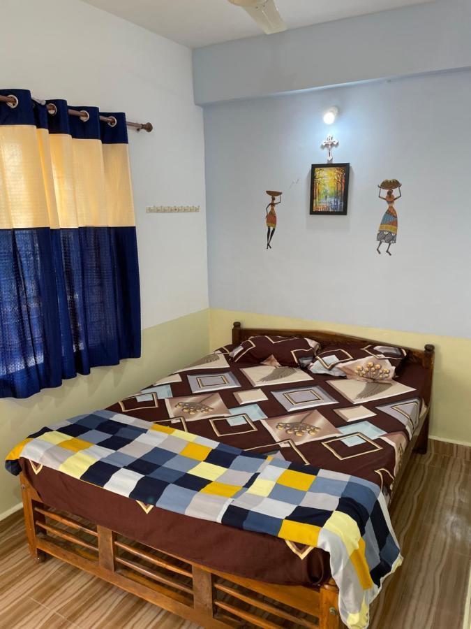 Blue Waves Guest House Calangute Buitenkant foto