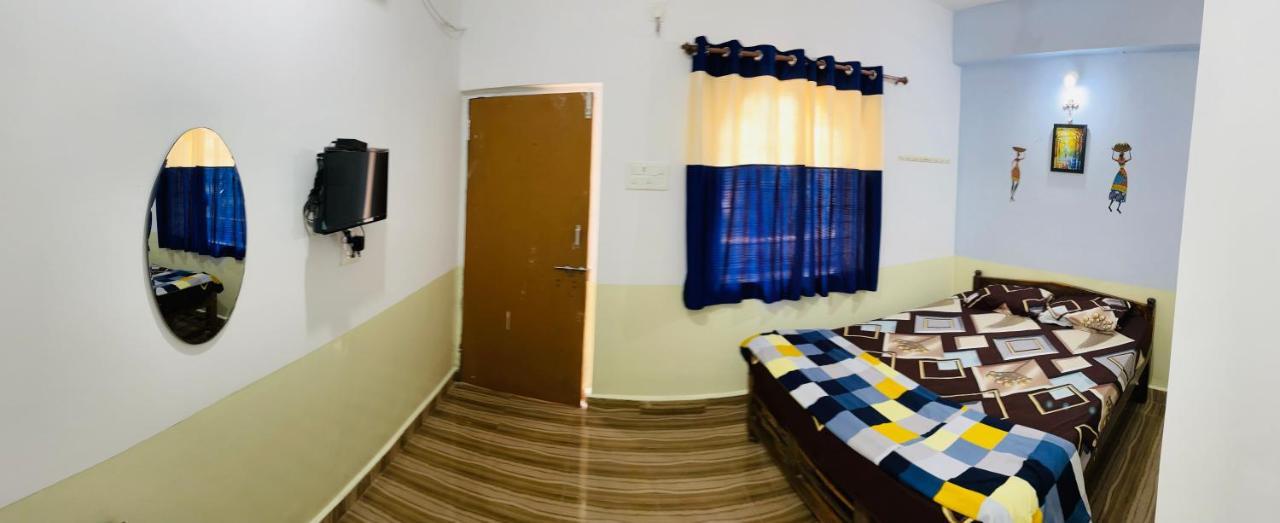 Blue Waves Guest House Calangute Buitenkant foto