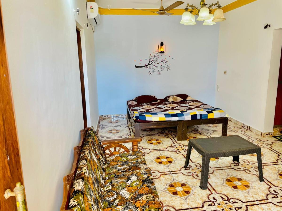 Blue Waves Guest House Calangute Buitenkant foto