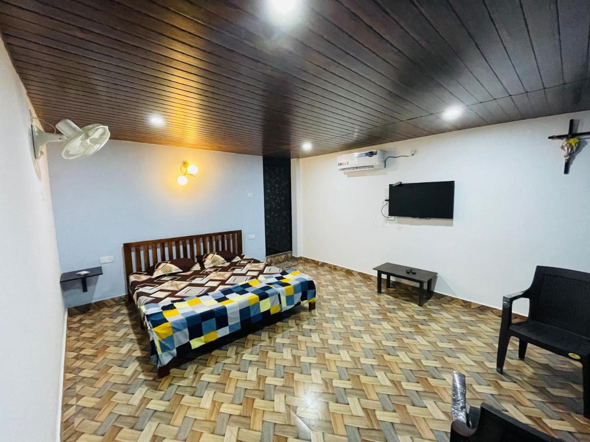 Blue Waves Guest House Calangute Buitenkant foto