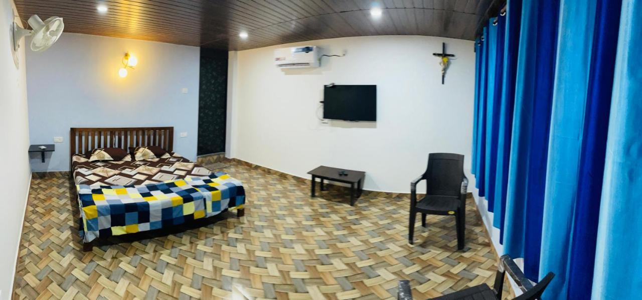 Blue Waves Guest House Calangute Buitenkant foto