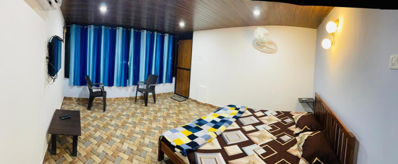 Blue Waves Guest House Calangute Buitenkant foto