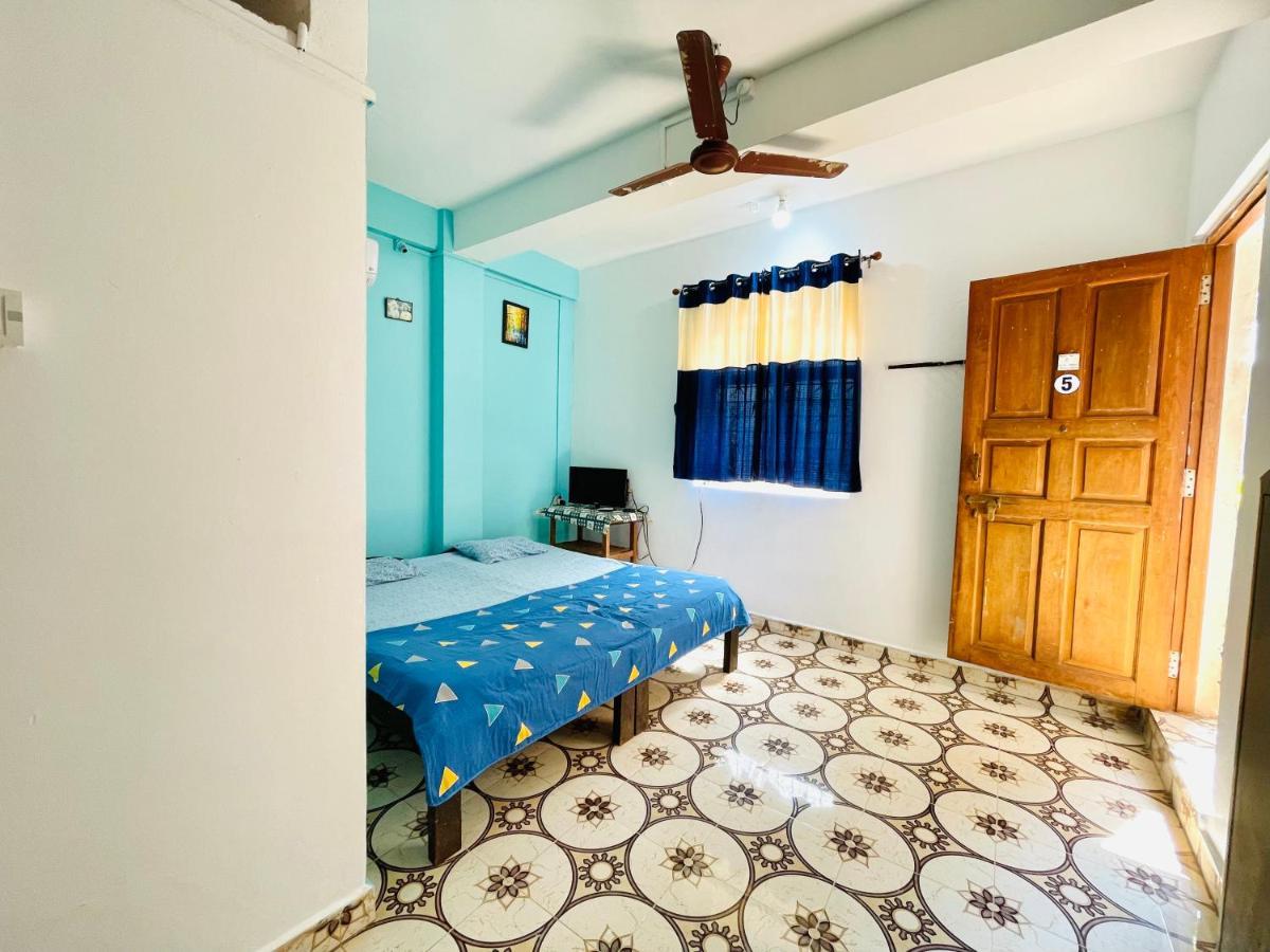 Blue Waves Guest House Calangute Buitenkant foto