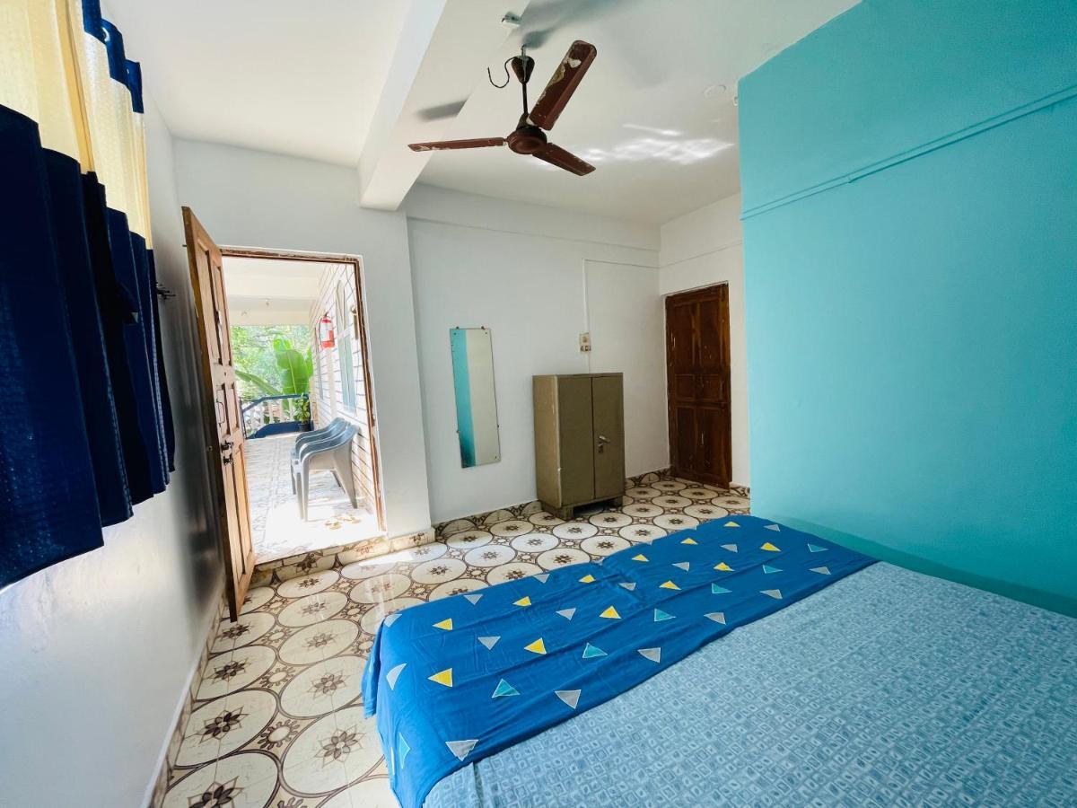 Blue Waves Guest House Calangute Buitenkant foto