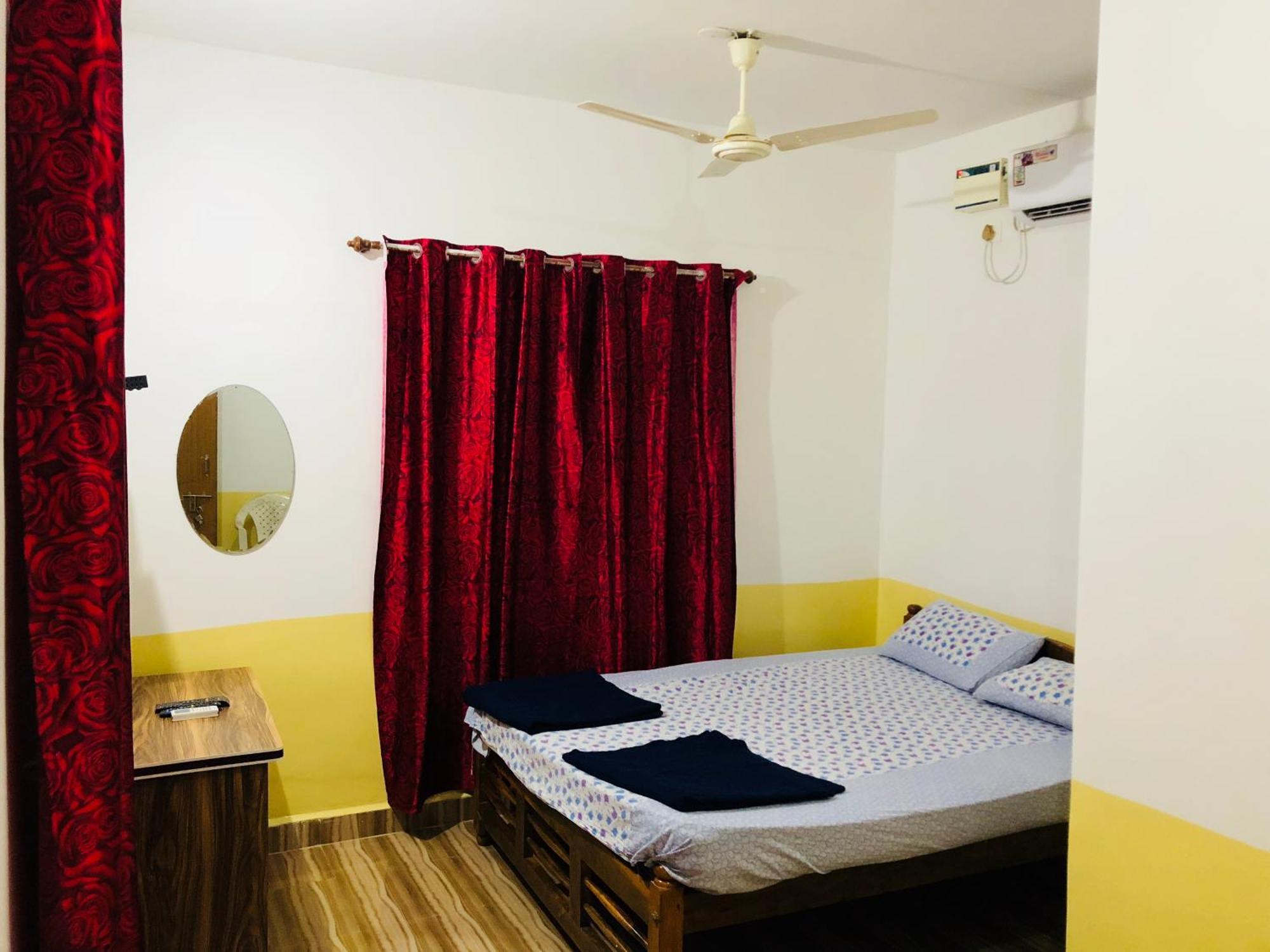 Blue Waves Guest House Calangute Buitenkant foto