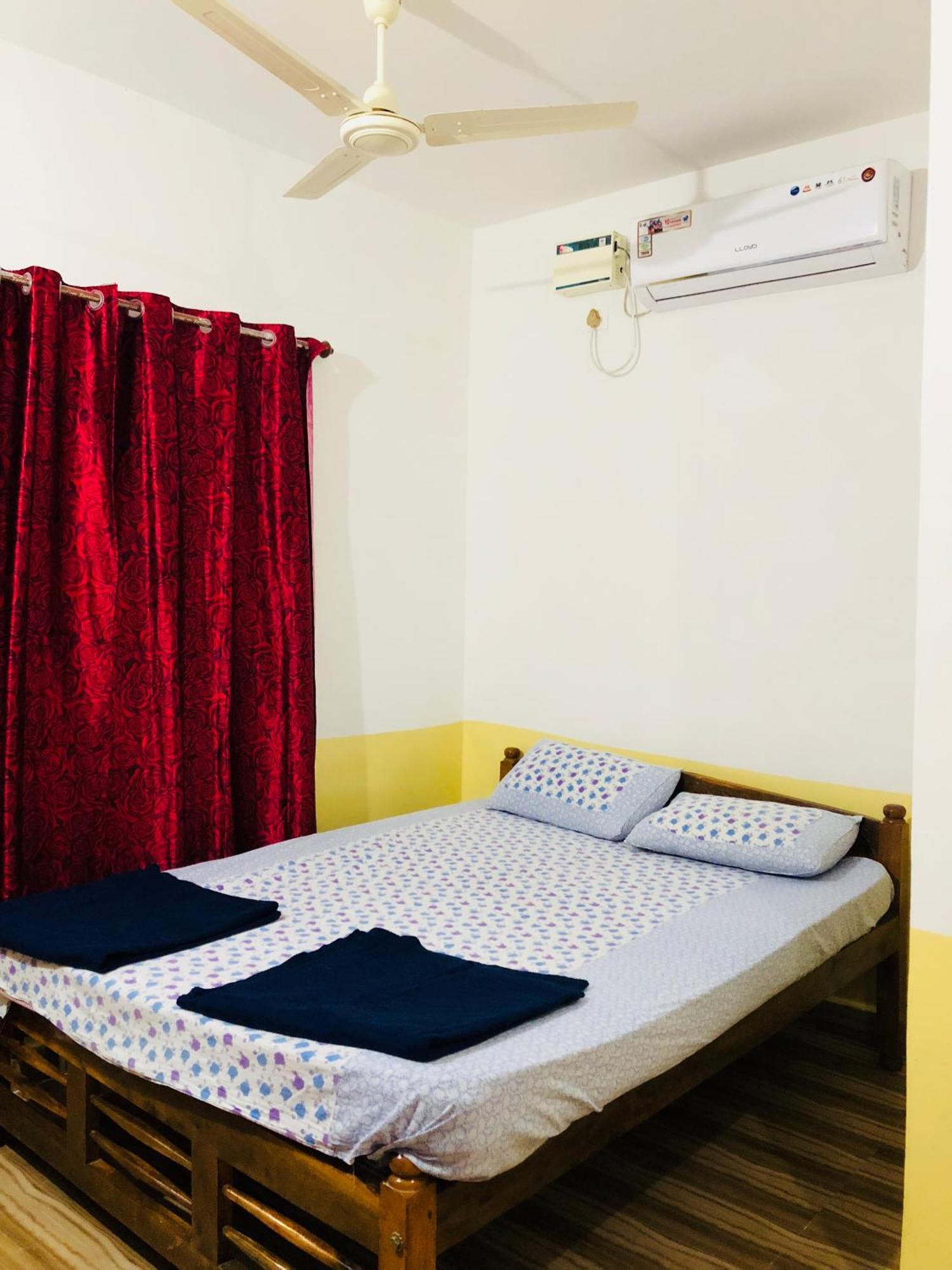 Blue Waves Guest House Calangute Buitenkant foto