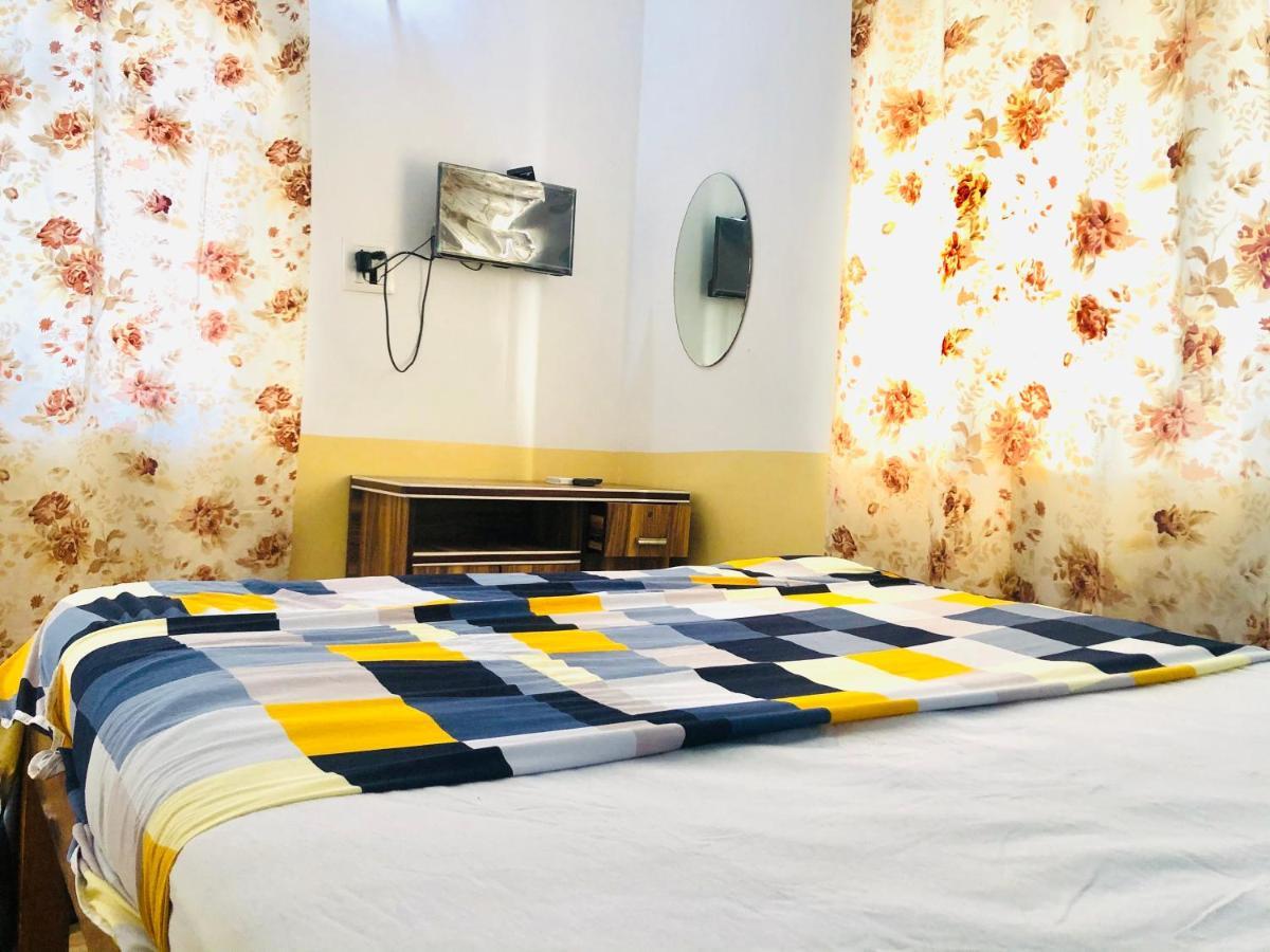 Blue Waves Guest House Calangute Buitenkant foto