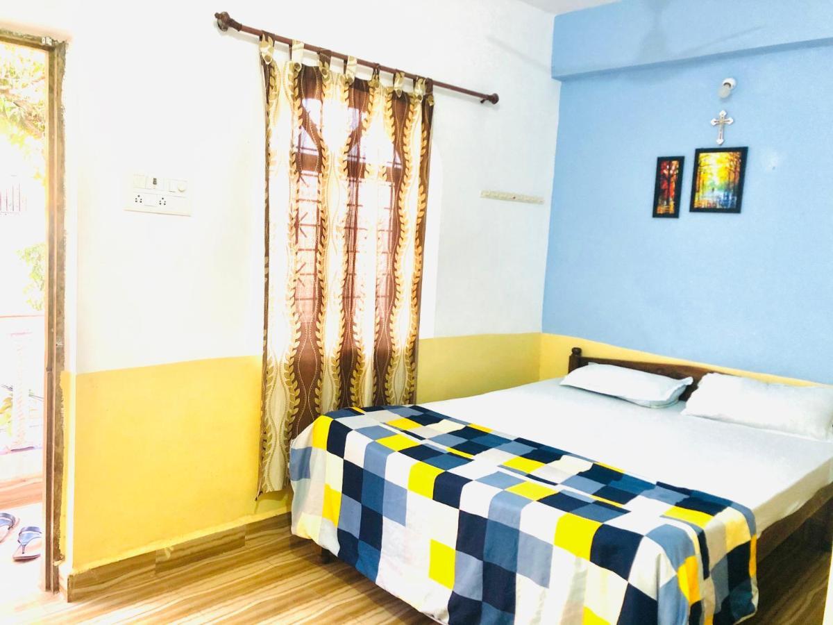 Blue Waves Guest House Calangute Buitenkant foto