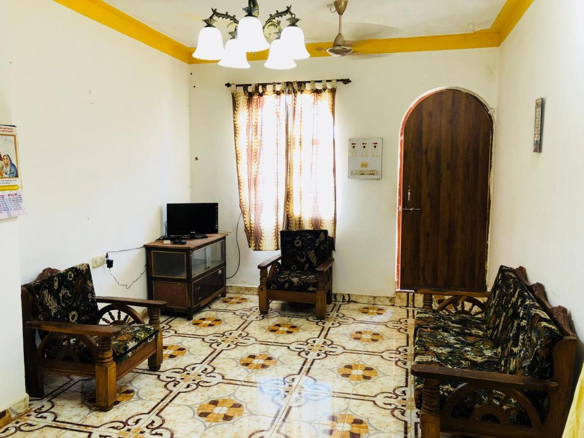Blue Waves Guest House Calangute Buitenkant foto